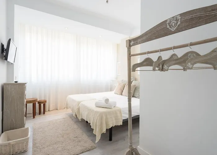 Soho Premium 3 Bedrooms * מאלגה